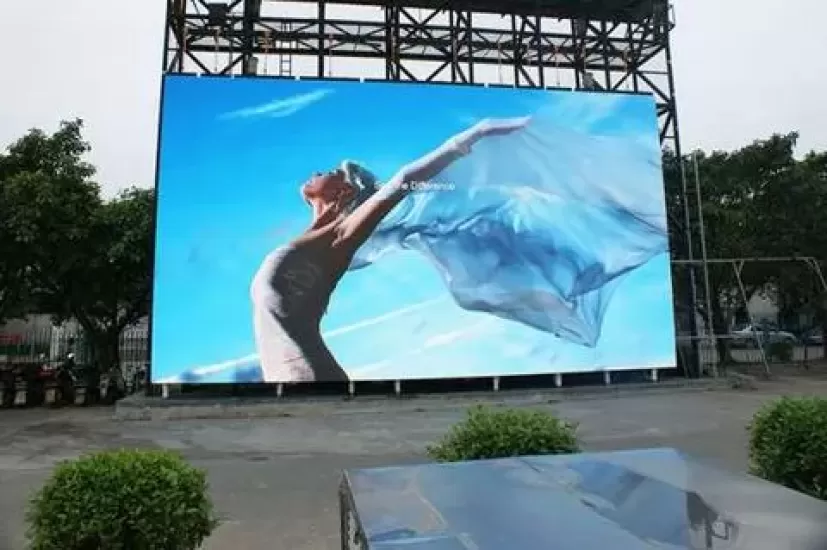 PUBLICIDADE EM PAIN&Eacute;IS DE LED EM GOVERNADOR VALADARES