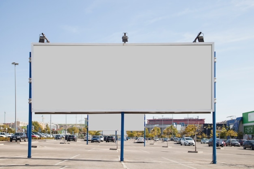 Estudo de Tend&ecirc;ncias em M&iacute;dia Digital Exterior e Suas Aplica&ccedil;&otilde;es em Centros Urbanos Mineiros