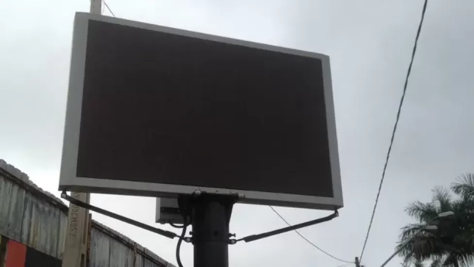 Pain&eacute;is de LED Informando sobre Cursos e Oportunidades de Educa&ccedil;&atilde;o Superior nas Universidades Mineiras