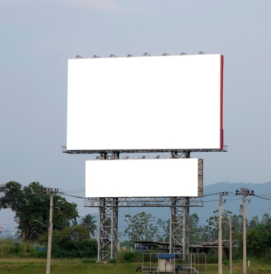 A Import&acirc;ncia do Design Responsivo em Outdoors Digitais: Adaptando Mensagens para Diferentes P&uacute;blicos e Contextos