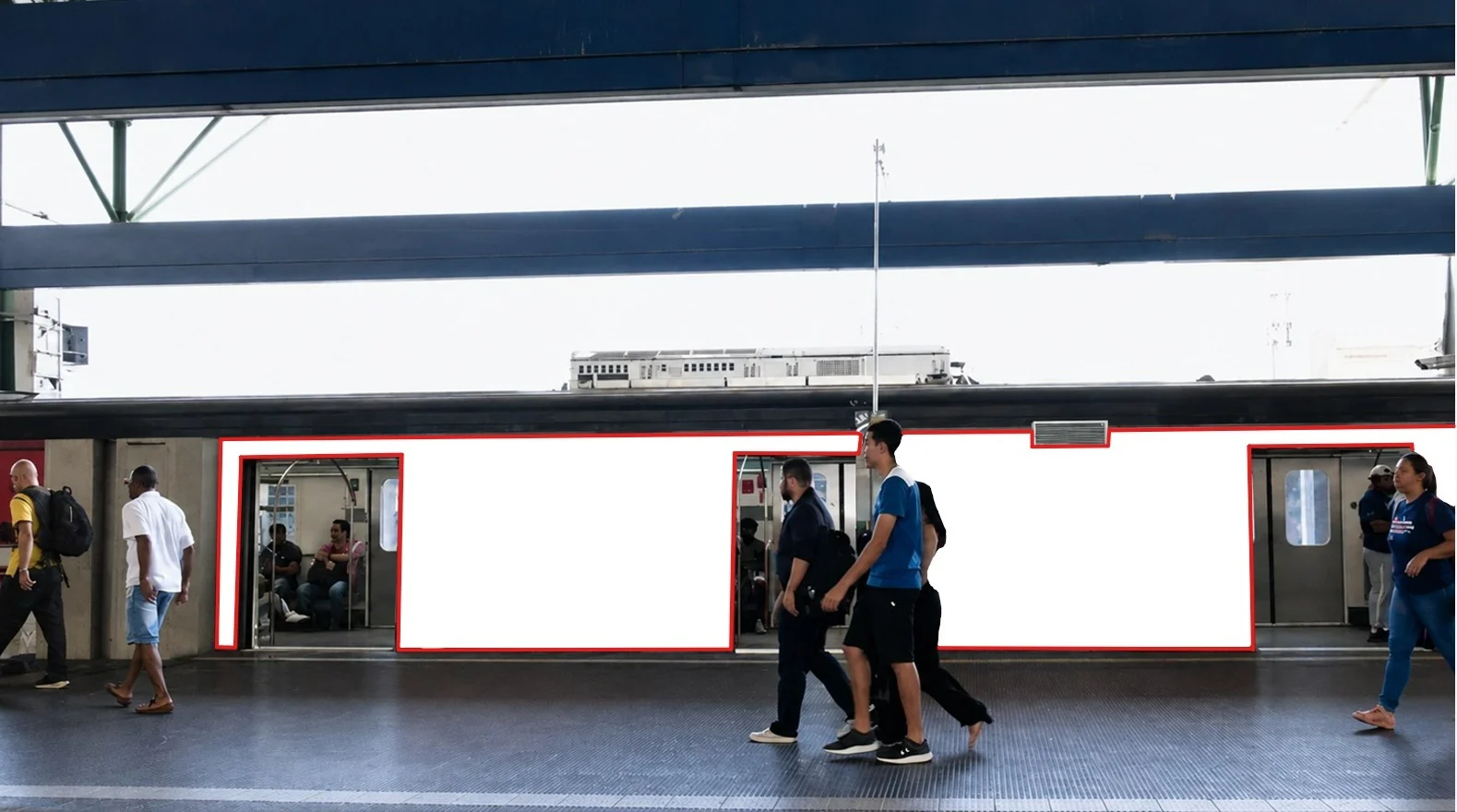 belo-horizonte-cidade-metro-totem-digital-placa-painel-comunicacao-visual-midia-ooh-plotagem-de-metro-4-vagoes-168nh