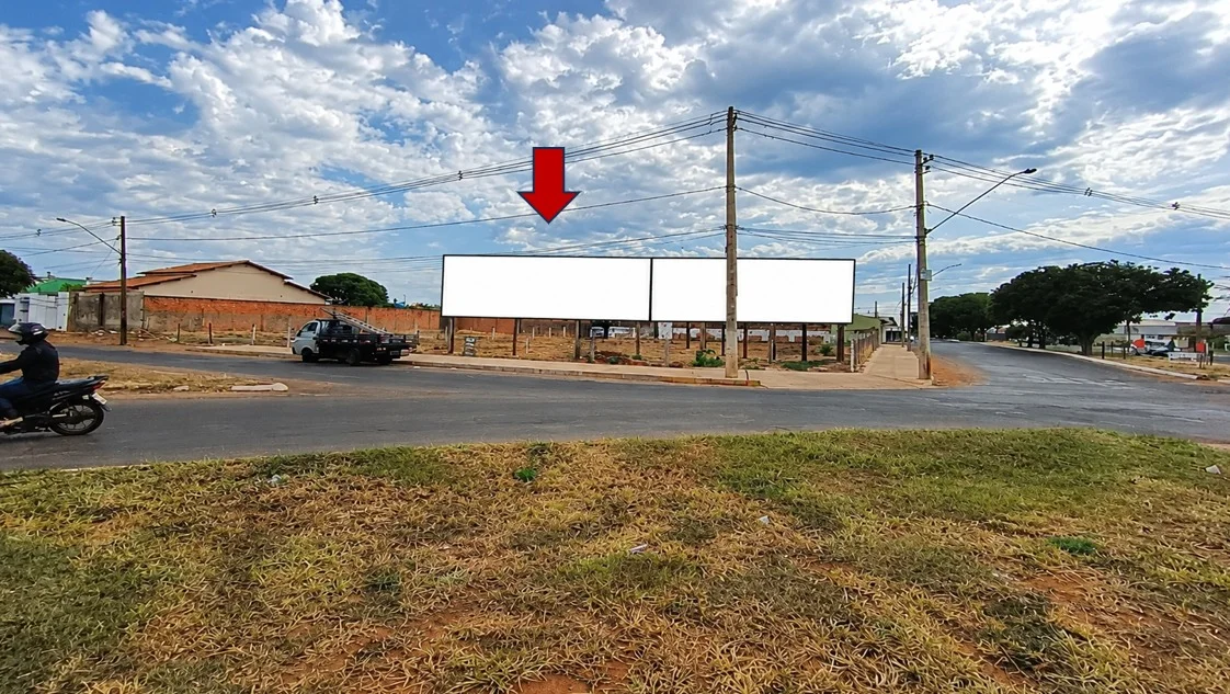 araguari-cidade-outdoor-placa-painel-comunicacao-visual-midia-ooh-interlagos-proximo-forum-frente-ao-tejeoto-157gr