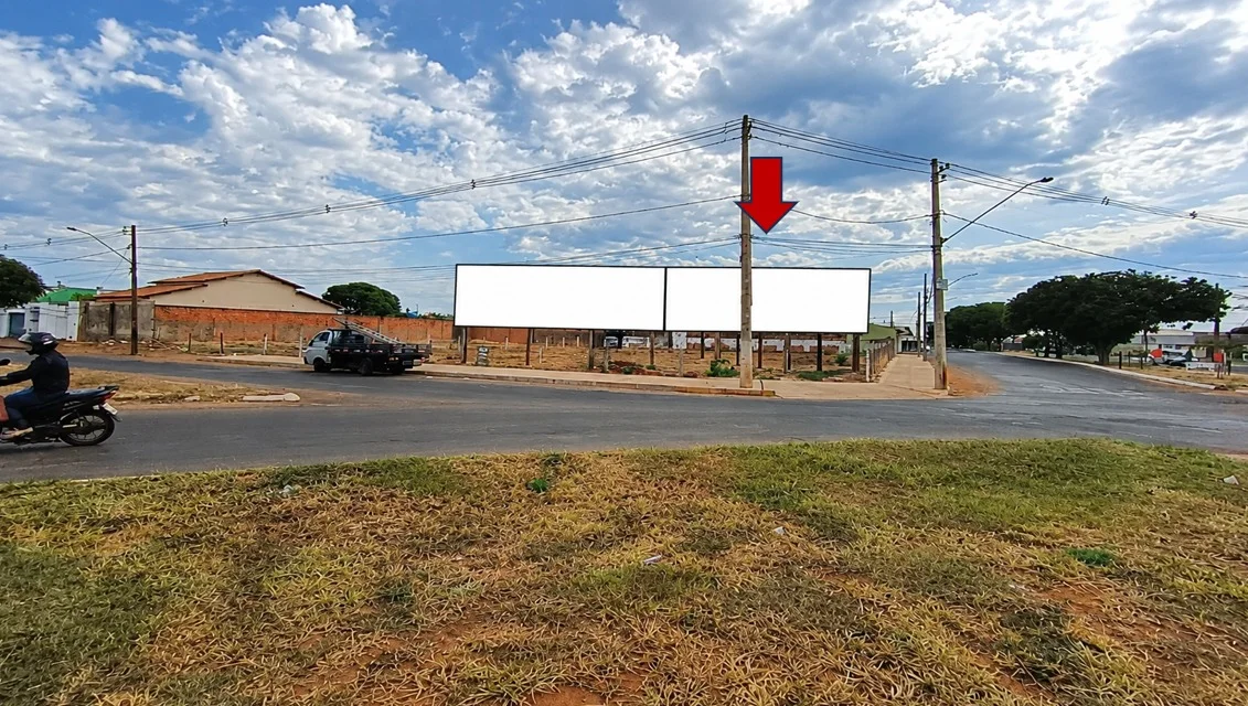 araguari-cidade-outdoor-placa-painel-comunicacao-visual-midia-ooh-interlagos-proximo-forum-frente-ao-tejeoto-157gr-2
