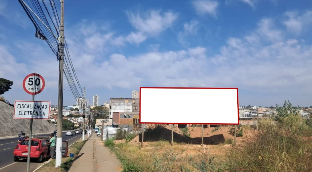 araxa-cidade-outdoor-placa-painel-comunicacao-visual-midia-ooh-guimaraes-avenidahitalo-ros-ao-lado-do-senai-315zz