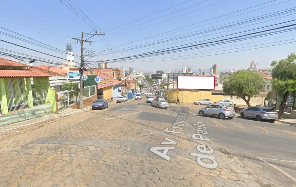 outdoor-cidade-pouso-alegre-placa-painel-midia-comunicacao-visual-avenida-entrada-proximo-sentido-centro-hospital-clinicas-faculdades-uniasselvi-centro-578so