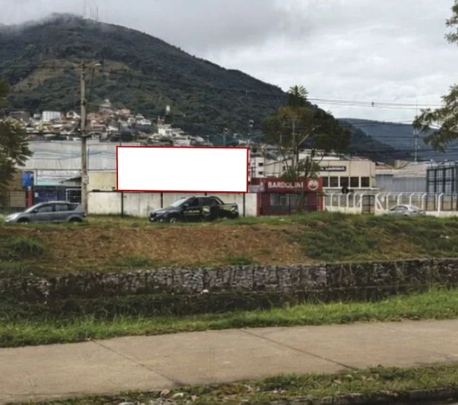 pocos-de-caldas-cidade-outdoor-placa-painel-comunicacao-visual-midia-ooh-av-joao-pinherio-ao-lado-campo-do-barcelona-sentido-centro-293so