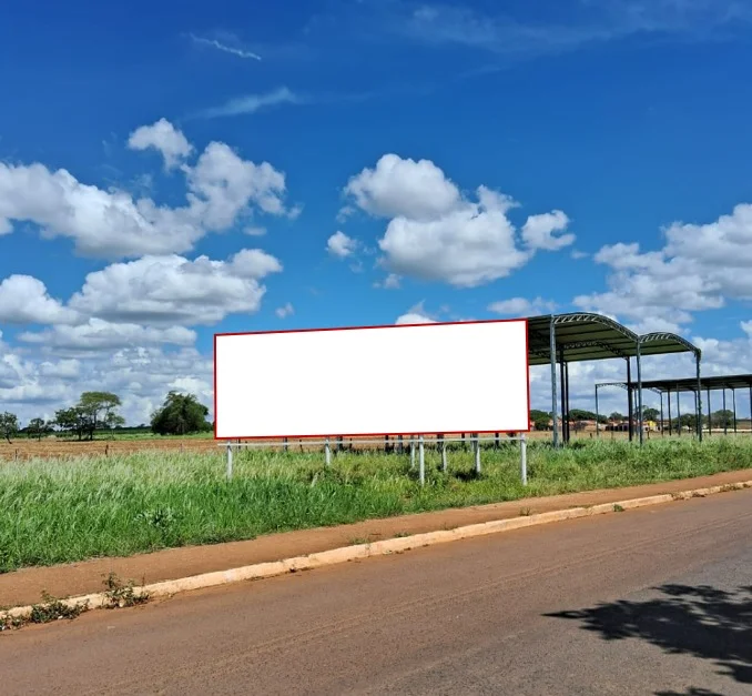 monte-carmelo-avenida-romualdo-rezende-em-frente-ao-mercado-ponto-certo-sentido-cidade-placa-painel-comunicacao-visual-midia-ooh-12te-2