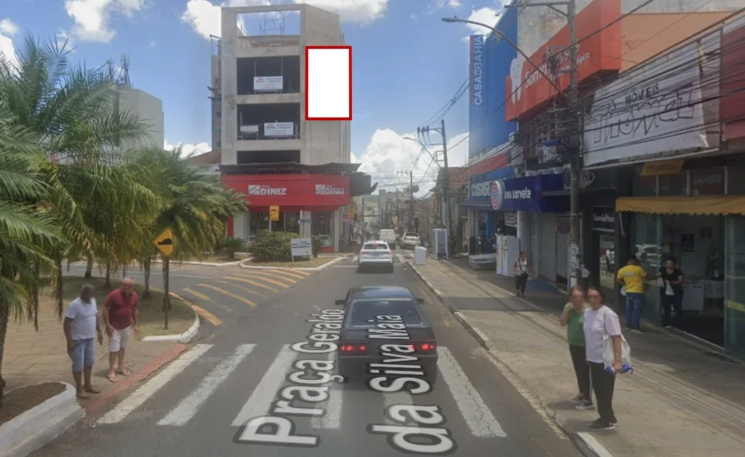 passos-led-cidade-outdoor-placa-painel-comunicacao-visual-midia-ooh-praca-do-rosario-ao-lado-das-casas-bahia-164lg