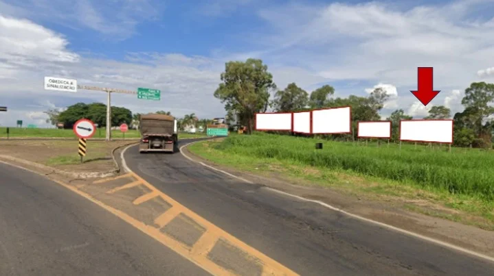 outdoor-cidade-placa-painel-rodoviario-comunicacao-visual-midia-upa-rodovia-araxa-trevo-br262-br452-km694-uberaba-aeroporto-246pp