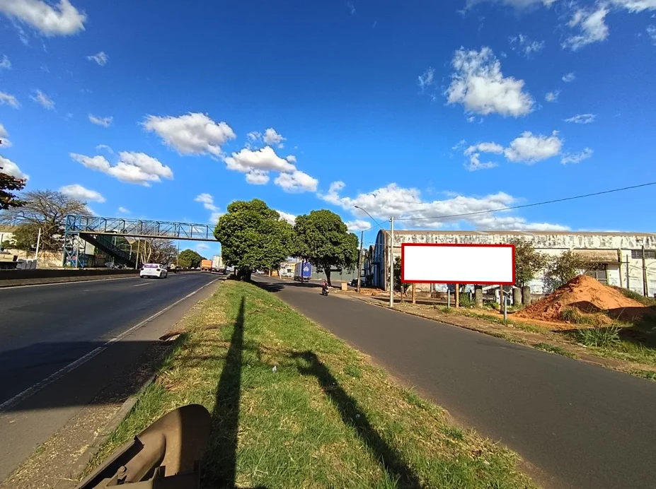 uberlandia-cidade-outdoor-placa-painel-comunicacao-visual-midia-ooh-br-050-apos-acropole-sentido-uberaba-sp-proximo-ao-posto-matinha-253sn
